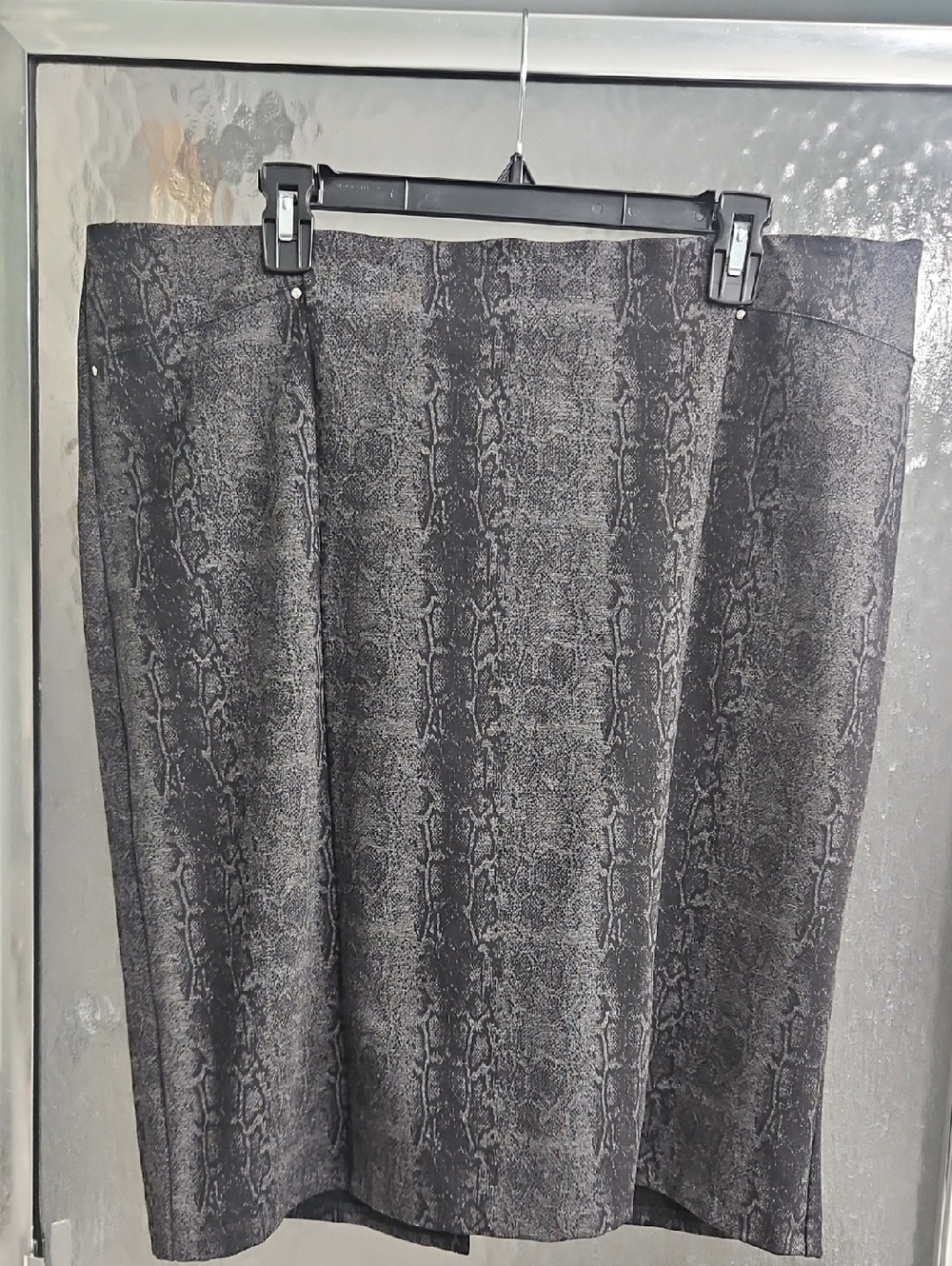 89th & Madison Black Snake-Print Pencil Skirt